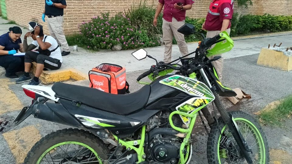 La precaución del joven motociclista le salvó de una aparatosa y terrible muerte a manos de un conductor despistado