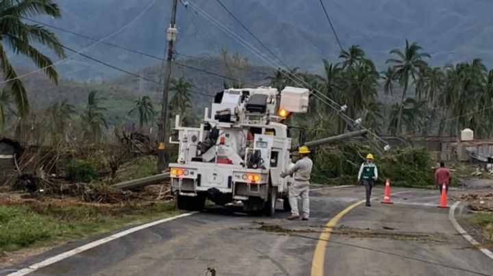 CFE reporta restablecimiento de electricidad en Acapulco del 75% tras paso de huracán Otis