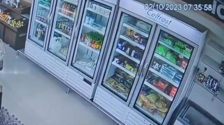 Niña se electrocuta al abrir refrigerador descalza en supermercado