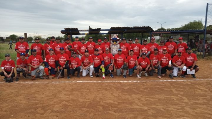 Brillan peloteros en el juego de estrellas de la Liga Fronteriza Dominical de Softball