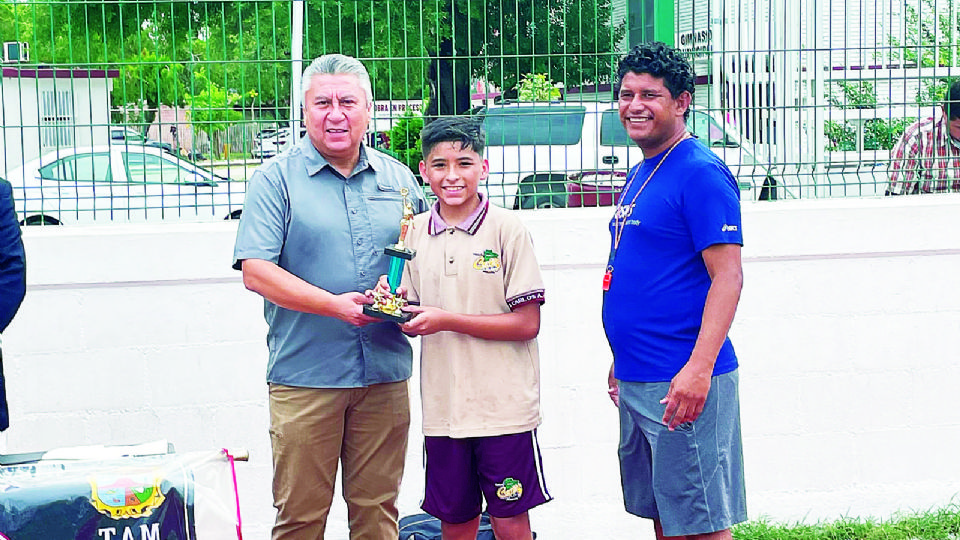 Iker Sebastián López Alonso, de la Carlos A. Carrillo, fue el campeón goleador.