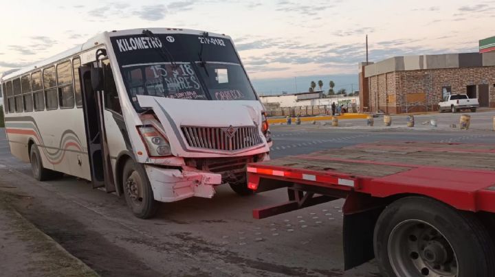 Choca camión contra tráiler en Carretera Nacional Antigua