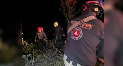 Conductor cae al barranco sobre Carretera a Laredo,  en Salinas Victoria