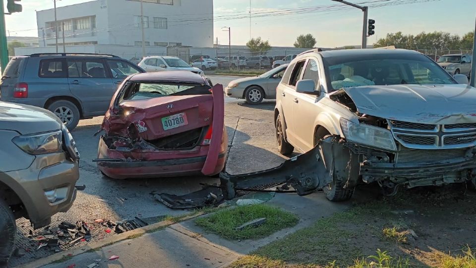 Un joven causó una carambola en Avenida Tecnológico