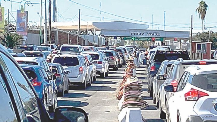 Trae puente escolar largas filas a cruces