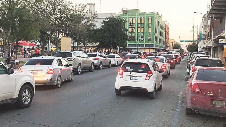 Saturan las tiendas y puentes internacionales en ‘fin de semana movido’