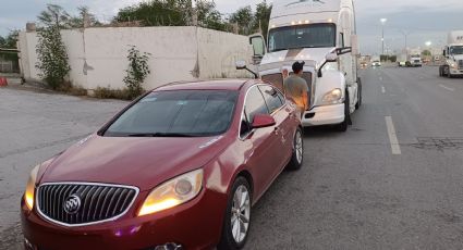 Tráiler le da un cerrón y le destroza su Buick a joven mujer en Los Fresnos