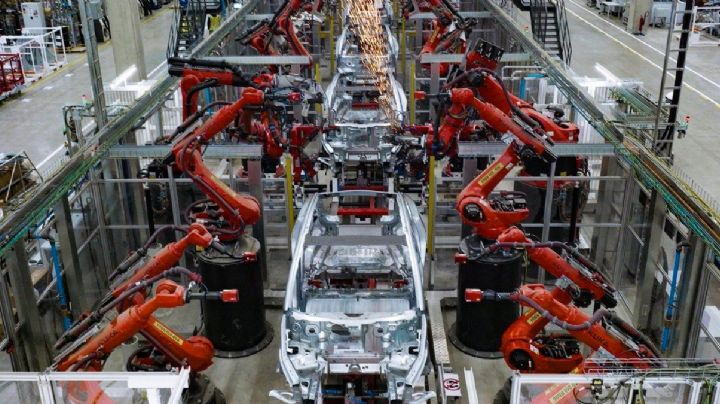 Reportan ataques de robots a empleados en la planta Tesla de Austin, Texas