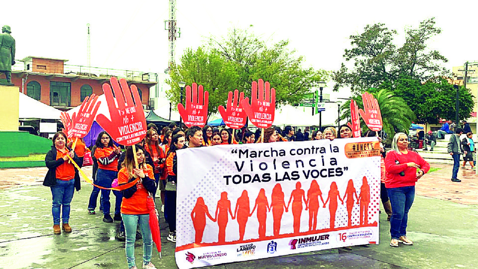 Mujeres marcharon la tarde de este sábado.