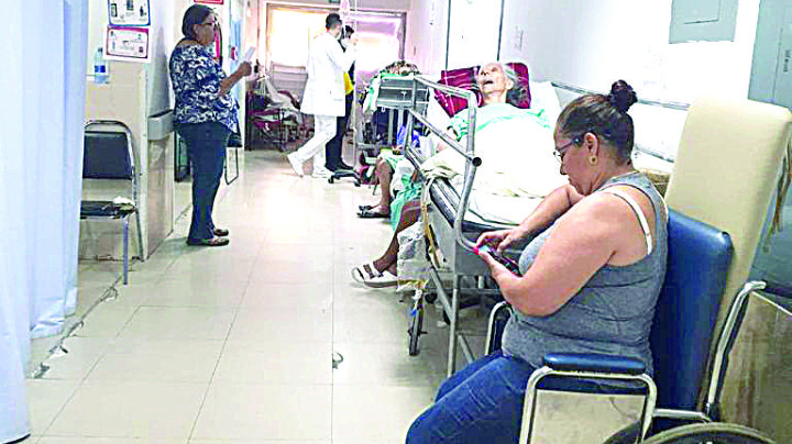 El Hospital General de Nuevo Laredo, lleno hasta los pasillos