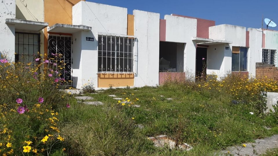 El proceso para hacerte de una casa abandonada suele ser engorroso y tardado, pero posible