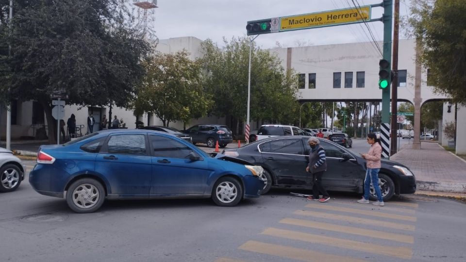 El choque se registró en Juárez y Maclovio Herrera.