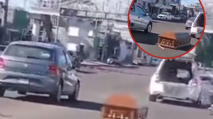 Agarren al muerto: A carroza se le cae ataúd en plena avenida principal | Video