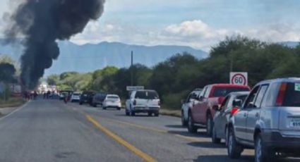 Chocan tráiler y Jeep en la carretera a Jaumave: conductores quedan atrapados y mueren calcinados