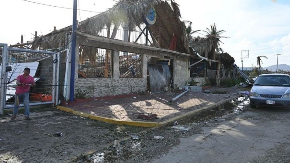 Reabrieron los primeros bares y restaurantes en Acapulco, tras el devastador paso del Huracán Otis