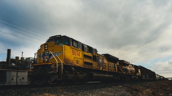 Tren arrolla a joven de 15 años en Laredo, Texas; podría perder un brazo