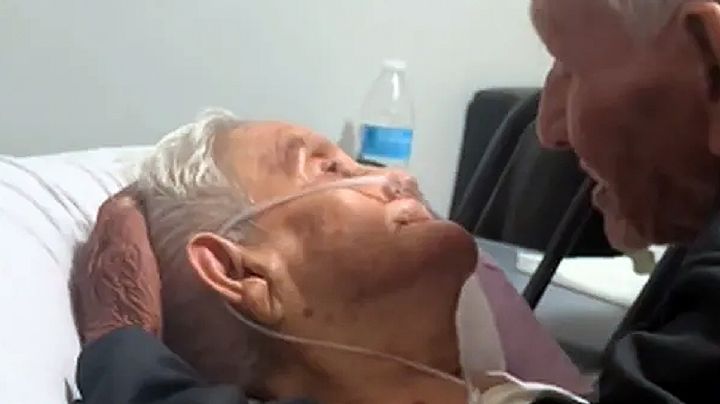 Abuelito se despide de su esposa en su lecho de muerte, después de 73 años de casados | VIDEO