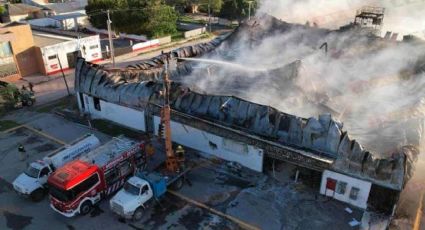 Voraz incendio incinera Aurrera en Tamaulipas; vientos del frente frío intensificaron las llamas