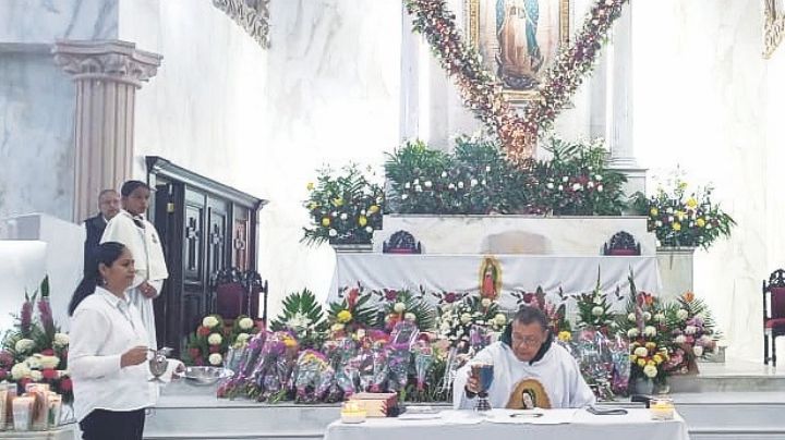 Honran a la Virgen de Guadalupe con alma y corazón