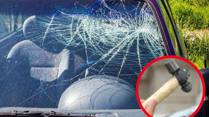 Mujer destroza auto de su amiga con un martillo; se negó a pagar lo que le debía | VIDEO
