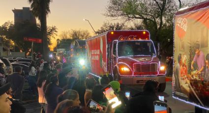 Desfile de Navidad convoca a miles a calles de Nuevo Laredo