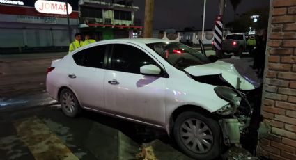Espectacular choque de conductores con aliento alcohólico en la avenida César López de Lara