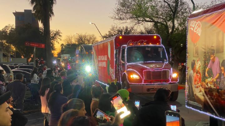 Desfile de Navidad convoca a miles a calles de Nuevo Laredo