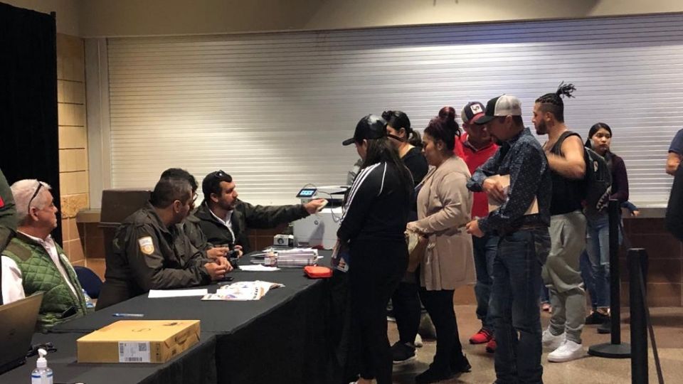 Autoridades municipales instalaron un módulo especial en Sames Auto Arena para recibir a los paisanos.