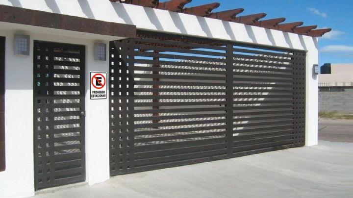 ¿Te pueden multar si estacionas tu auto frente a un portón particular?