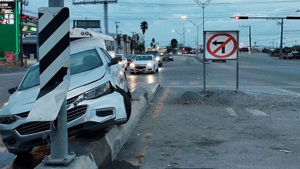 Conductor dejó abandonado su auto