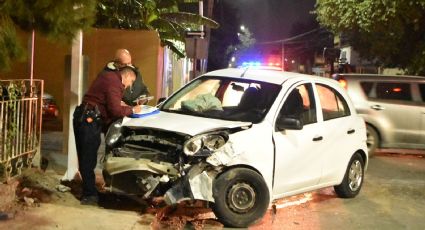 Violento choque entre dos autos en el crucero Tamaulipas; responsable se dio a la fuga