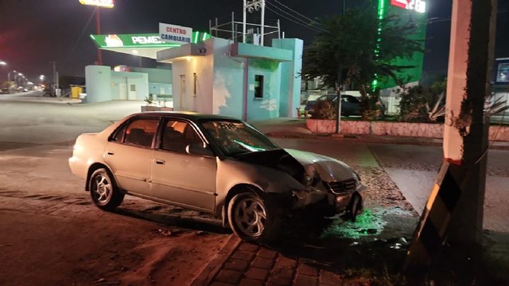 'Se me durmió el gallo': maneja ebrio y choca contra poste en la colonia La Fe