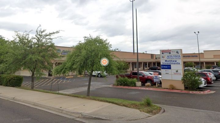 Hallan muerto de un balazo a hombre en centro comercial de Laredo