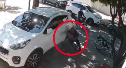 Hombre repele asalto disparándole a ladrón; desató balacera en la vialidad | VIDEO