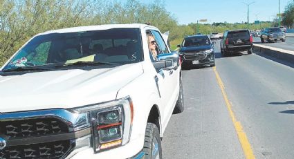 Por poco lo atropellan en el Bulevar Colosio por cruzar sin precaución