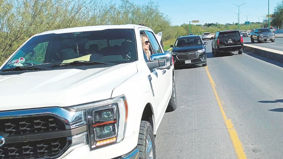 Esta camioneta golpeó al peatón