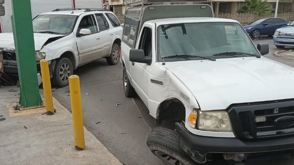 Este aparatoso accidente dejó muchos daños materiales