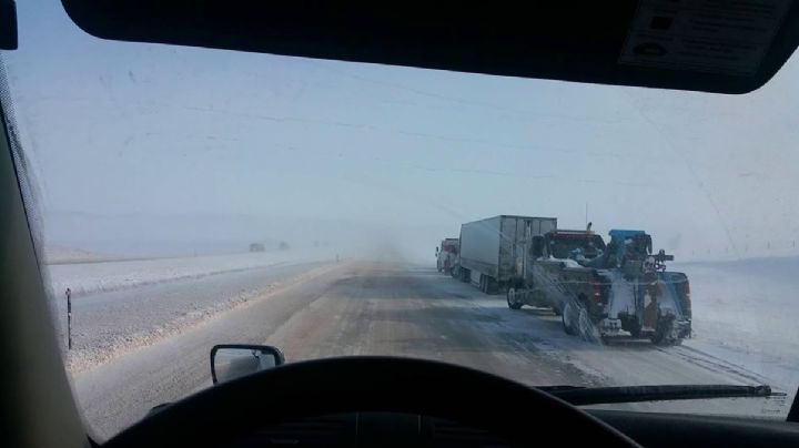 Así se debe manejar un tráiler en carreteras nevadas o con hielo