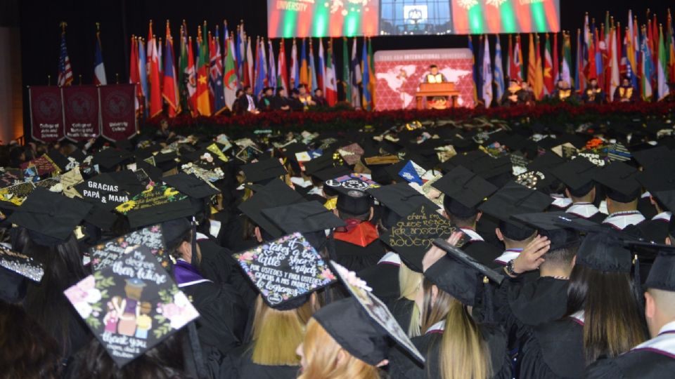 1 mil 120 estudiantes de TAMIU graduarán en Laredo