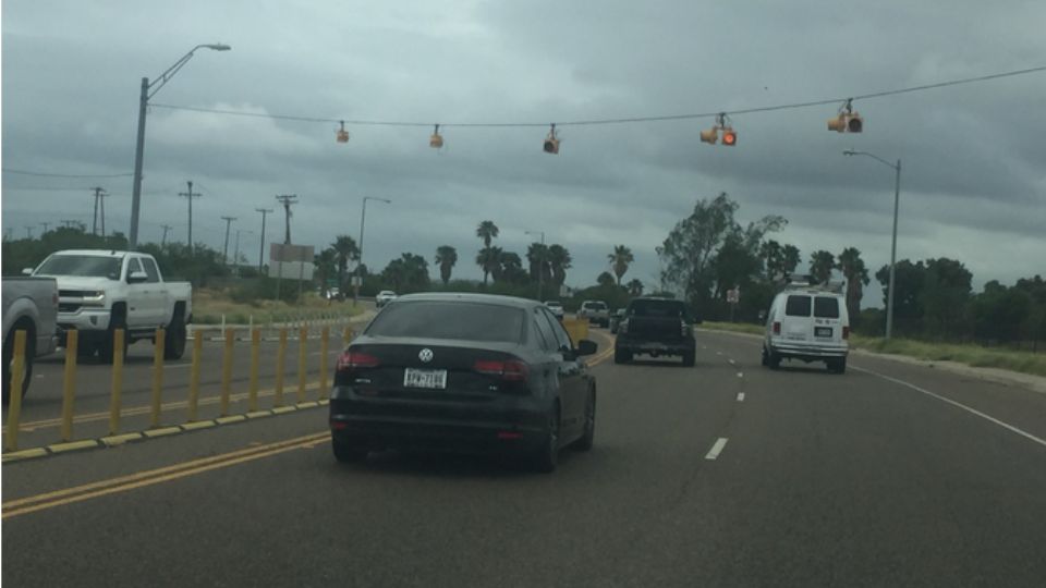 El conductor de un vehículo volcó en el Bob Bullock, de Laredo, Texas