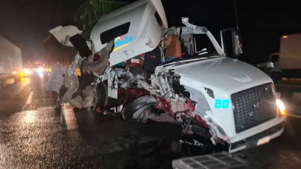 La cabina del tráiler quedó destruida