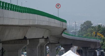 Salta de puente vehicular y lona le salva la vida