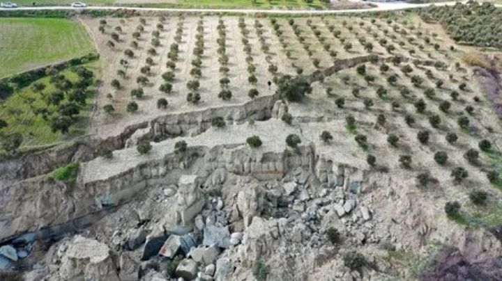 Surge enorme grieta en Turquía tras el terremoto; ya investigan | VIDEO