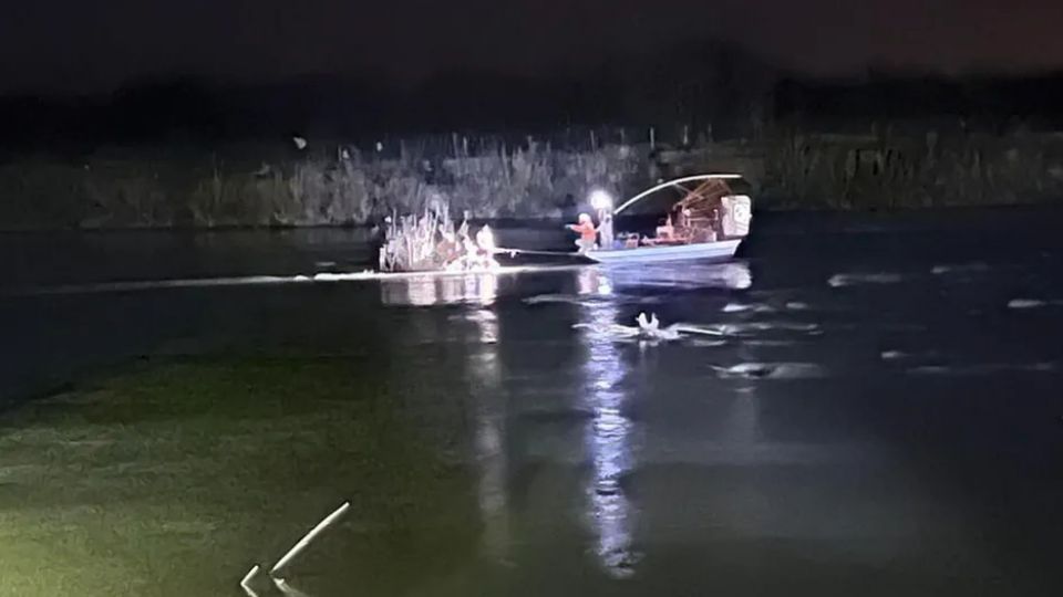 Las bajas temperaturas del agua inmovilizaron a los migrantes mexicanos, dejándolos al borde de la muerte por hipotermia y ahogamiento