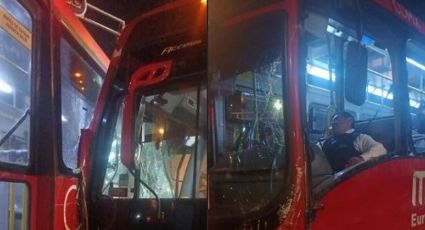 Choque de dos unidades de metrobús en CDMX; hay varios heridos | VIDEOS