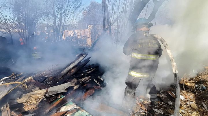 Incendio en terreno baldío afecta a bodega y casas en colonia Hidalgo | FOTOS