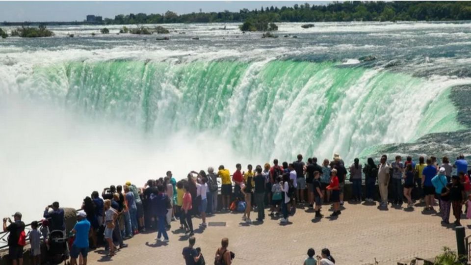 Muere mujer al caer en las Cataratas del Niágara