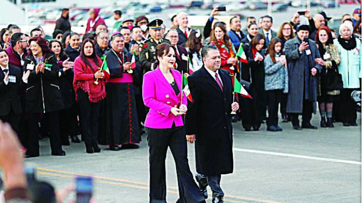 Abrazan los dos Laredos sus raíces y futuro; brillan en ceremonia del Abrazo
