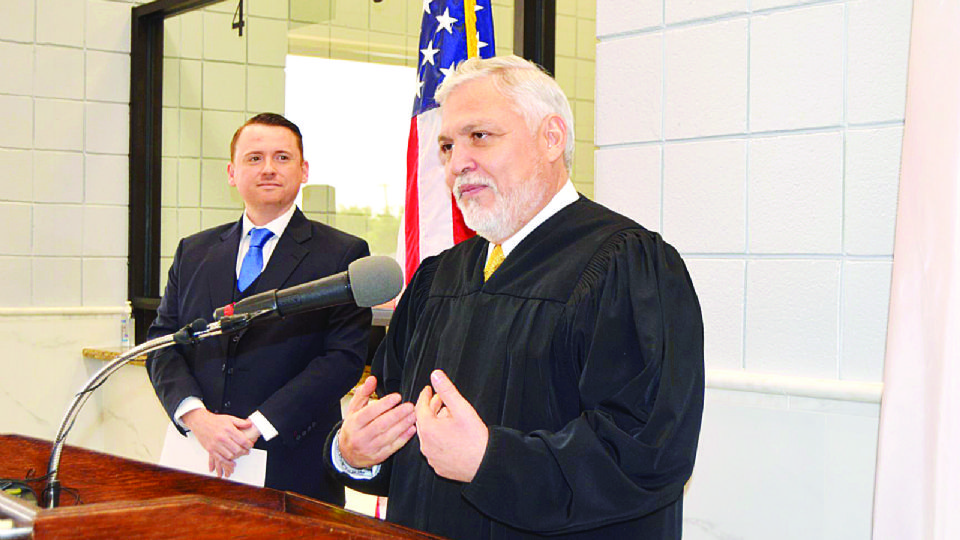 El juez Municipal Jesús Domínguez anunció un programa de amnistía para quienes deben multas.