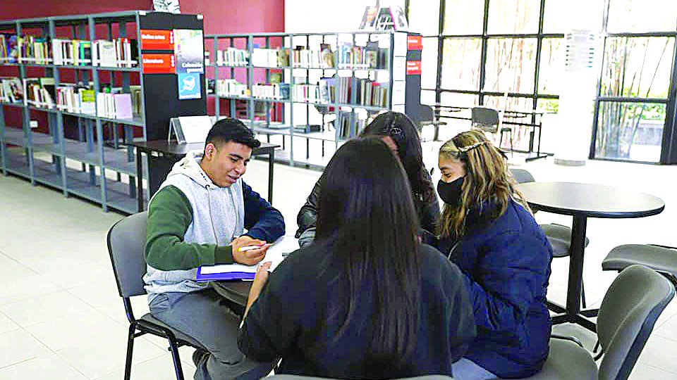 Cada vez más menores se interesan por la lectura.